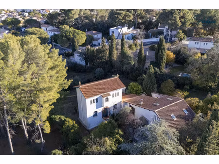 maison traditionnelle à vendre dans le quartier mendrous e-languedoc e-a. rouge-devois