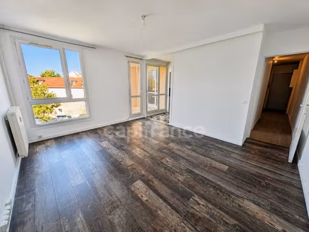 appartement f3 avec loggia et parking - proche commerces et gare