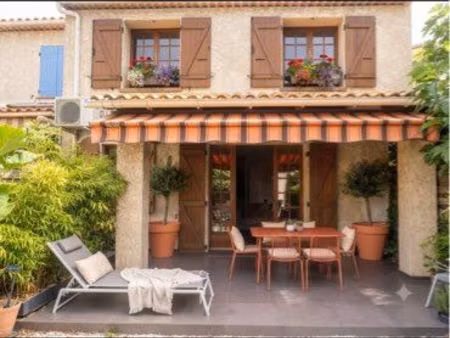 a 10 mn à pied de la plage et à 3 mn des commerces et bus villa t4