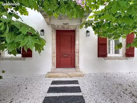 maison 7 pièces 240 m²