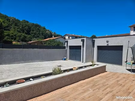 belle maison avec piscine