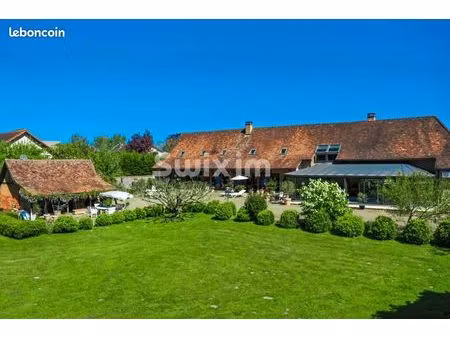 maison 9 pièces 470 m²