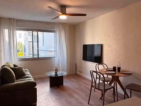 appartement t2 45 m2 meublé + cave à deux pas des jardins de la fontaine