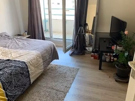 particulier loue f1 de 26 m² + balcon