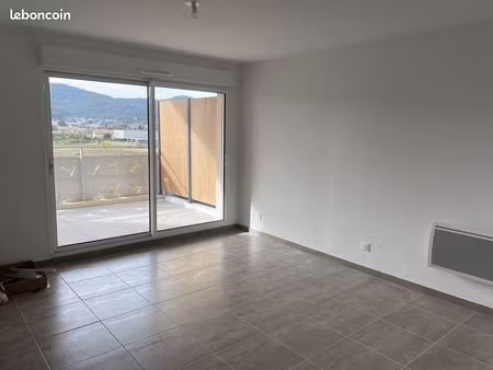 hyères ouest - t3 de 61 m² avec terrasse  grand box et parking privés
