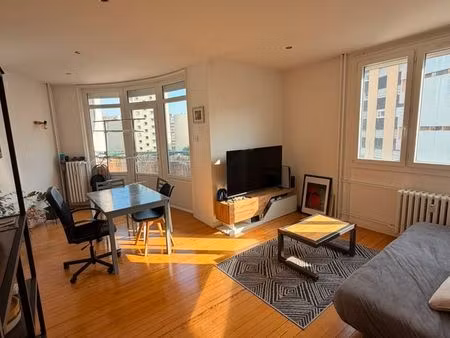 appartement 2 pièces + cuisine 64 m²