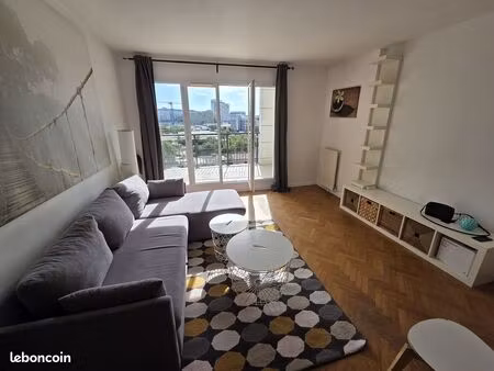 duplex meublé 40 m² – terrasse – parking – quartier des fauvelles – 1 500 cc