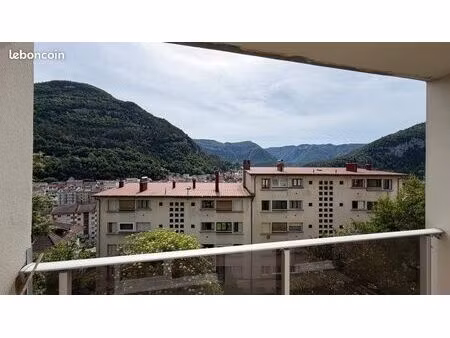 t3 rdc lumineux avec balcon et garage – proche centre-ville