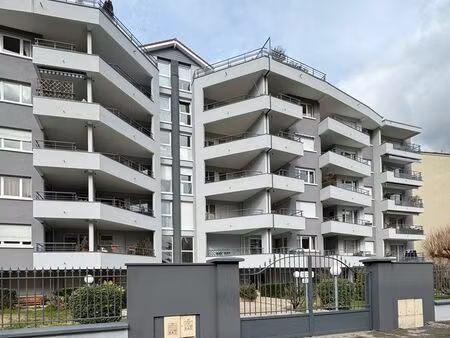 studio rénové à neuf - résidence