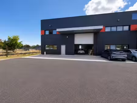 à louer  local d’activité neuf de 288 m² avec mezzanine aménagée  blanquefort