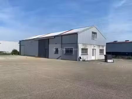 location local commercial 310 m2 à saint-jean-de-bournay