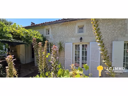 maison charentaise 3 chambres avec garage et jardin