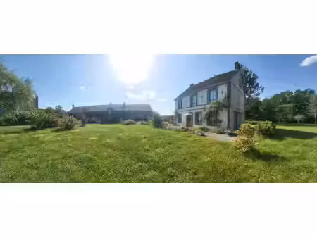 propriété rare : deux maisons sur environ 9 000 m²