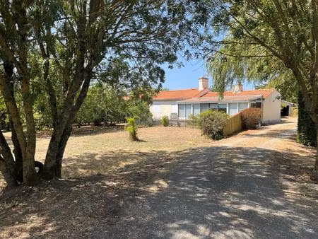 maison à la barre de monts