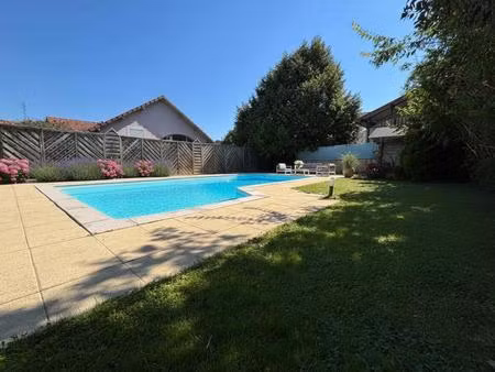 maison en pierre avec piscine   125 m²   jardin sans vis-à-vis