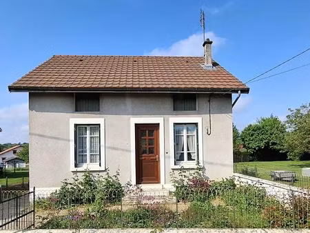 maison en village 70 m2 joli terrain