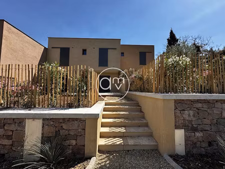 location villa 4 pièces 103.53 m² à toulon (83000)  2 110 €