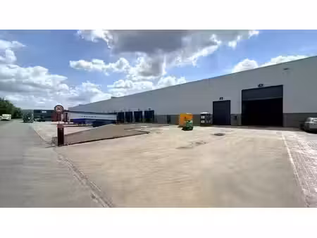 logistiek magazijn met kantoren te huur in prologis park bornem dc1