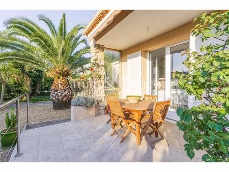 exclusivite ! hyeres - maison de ville t5 avec garage dans quartier recherche