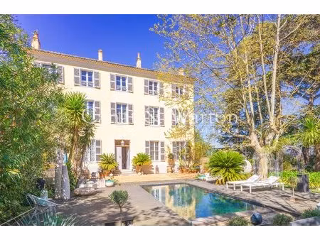 proche carqueiranne  magnifique demeure bourgeoise avec piscine sur parc de 2 400 m2