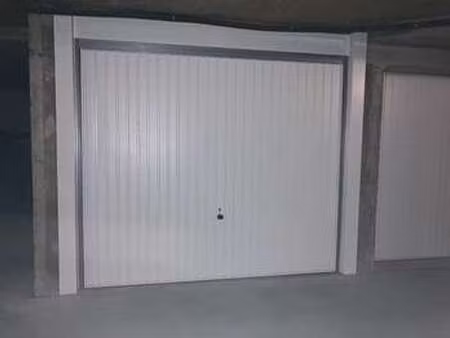 location garage box et parking à rennes bourg l'evêque (35000) : à louer / 15m² rennes bou