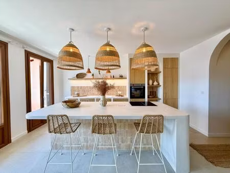 boucanet – appartement d'exception entièrement rénové de plus de 80 m² avec parking
