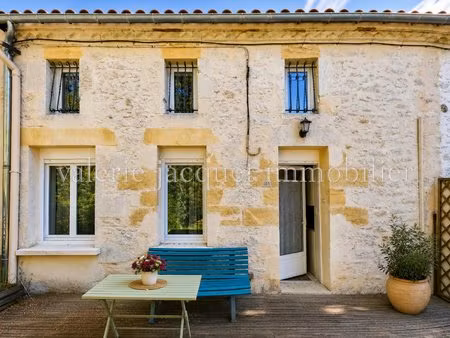 maison en pierre avec ponton privé sur la dordogne