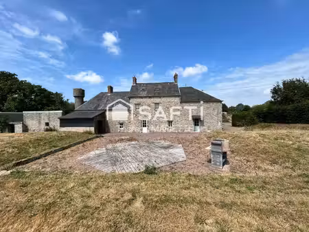 maison de caractère de 195 m² avec 2 000 m² de terrain  proche de l'a84 et de vire. beaux 