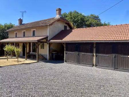 une superbe propriété de campagne offrant espace  tranquillité et des vues