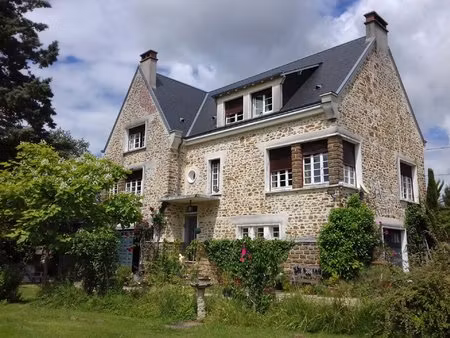 grande maison de village  maison d'amis  piscine et terrain !