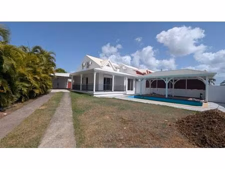 convenance  villa f4 mitoyenne avec piscine  terrain 450 m2