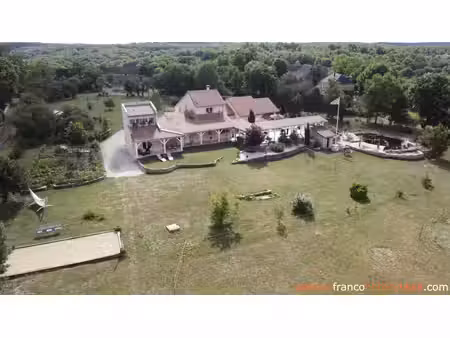 villa avec b&b  piscine et 4 2 ha