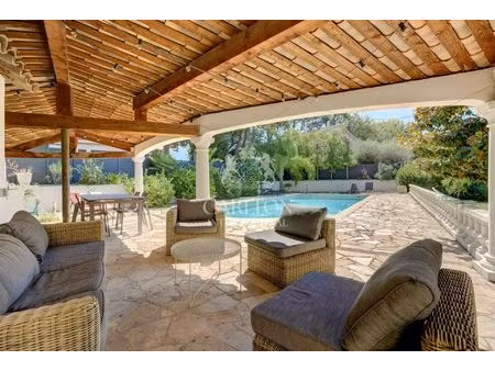 exclusivite - mougins - belle villa provençale rénovée avec piscine et dépendance à...