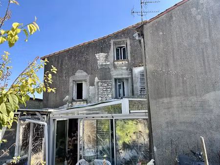 vente maison 8 pièces 198 m² à frontenay-rohan-rohan (79270)  157 000 €