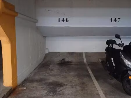 à vendre - places de parking sécurisées -vente à l'unité ou en lot