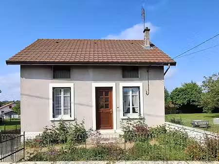 maison en village 70 m2 joli terrain