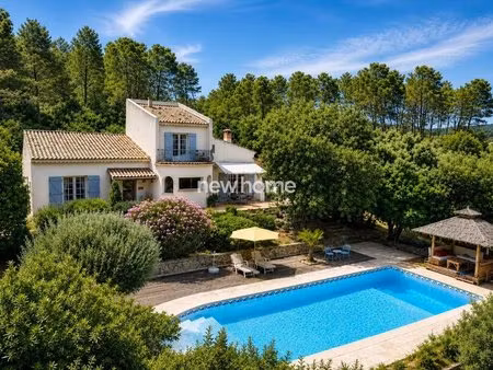 élégante propriété de caractère avec très belle vue  piscine et gîte indépendant