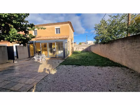 à louer vitrolles gare bail 1 an villa meublée avec véranda  jardin et grand garage
