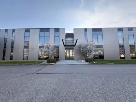 location local professionnel 1 000m²
