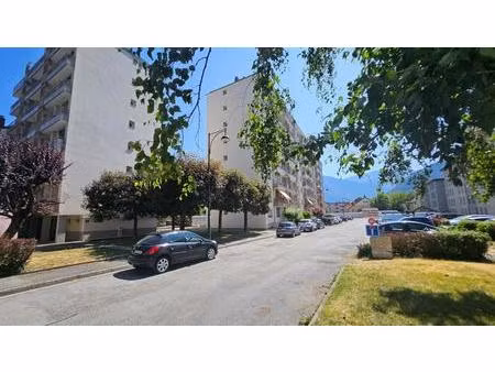 appartement traversant 5p 82 60 m² carrez avec balcon + cave albertville (73200)