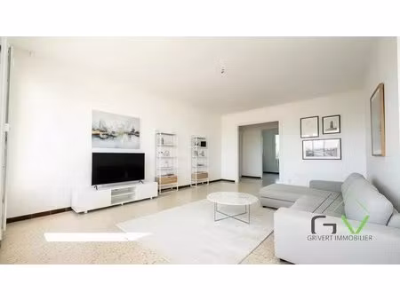 grand t5 lumineux avec vue dégagée et double balcon