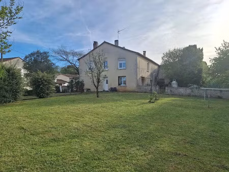 vente maison 5 pièces 101 m² à la rochefoucauld (16110)  167 480 €