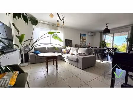 maison familiale récente avec piscine à nages-et-solorgues