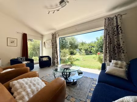 villa 4 faces de 158 m2 sur un terrain arboré de 1460 m2 avec piscine et garage