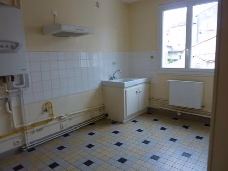 location appartement 4 pièces 77m² montmorillon 86500