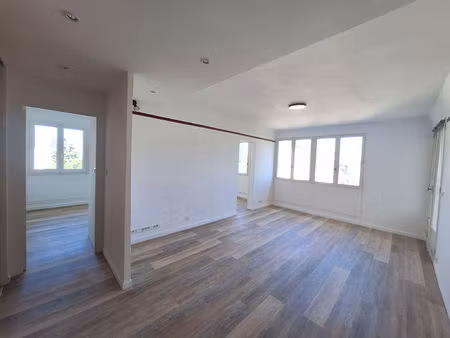a louer  appartement 3 pièces avec cave à pierrelatte