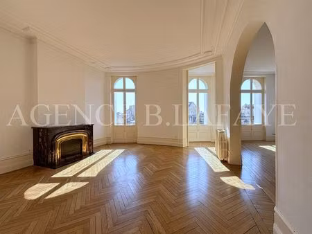 location bordeaux palais gallien - appartement duplex 3 chambres - solarium - parking et c