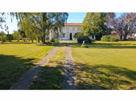 vente maison 14 pièces 294 m² à plassac (17240)  260 000 €