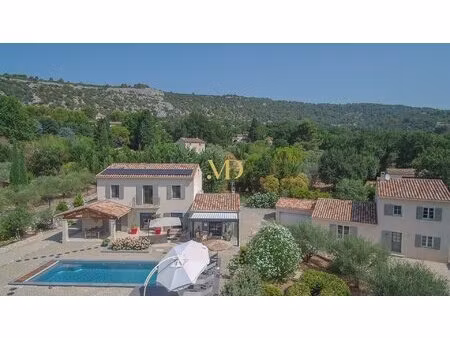 deux maisons pour cette propriété d'exception avec piscine et vues
