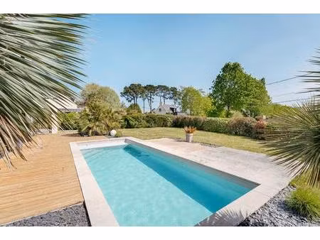maison d'architecte avec piscine et jardin paysager